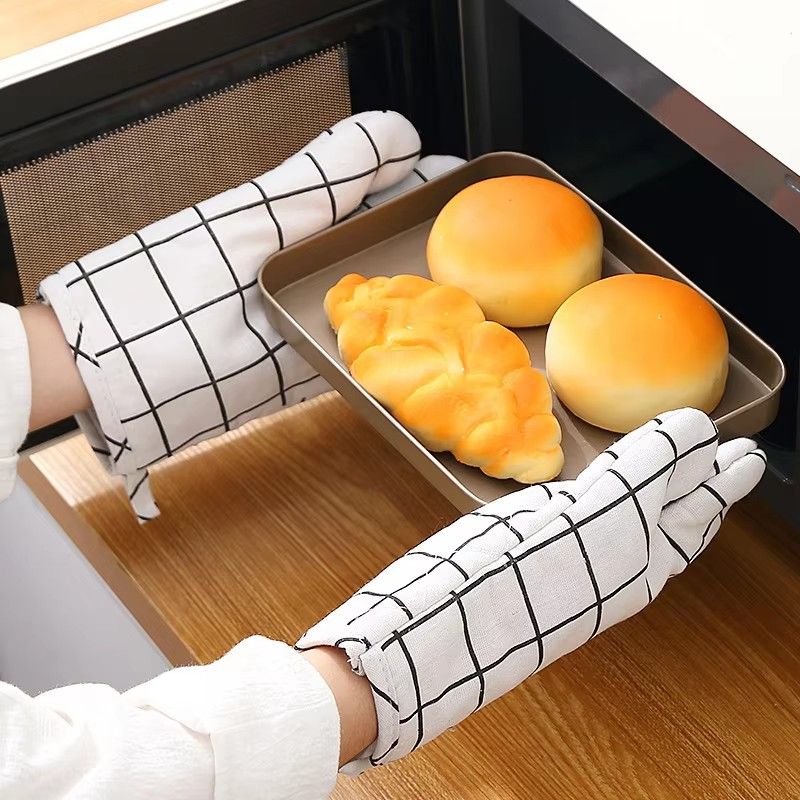 Kitchen Microwave Oven Mitts Thickened Plaid Anti-Scalding Heat-Proof Gloves High Temperature Resistant Baking Cotton Dotted BBQ Non-slip Baking Gloves