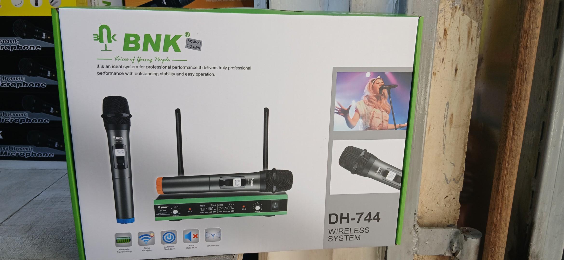 BNK DH-744 Wireless Microphone Professional Wireless Microphone.