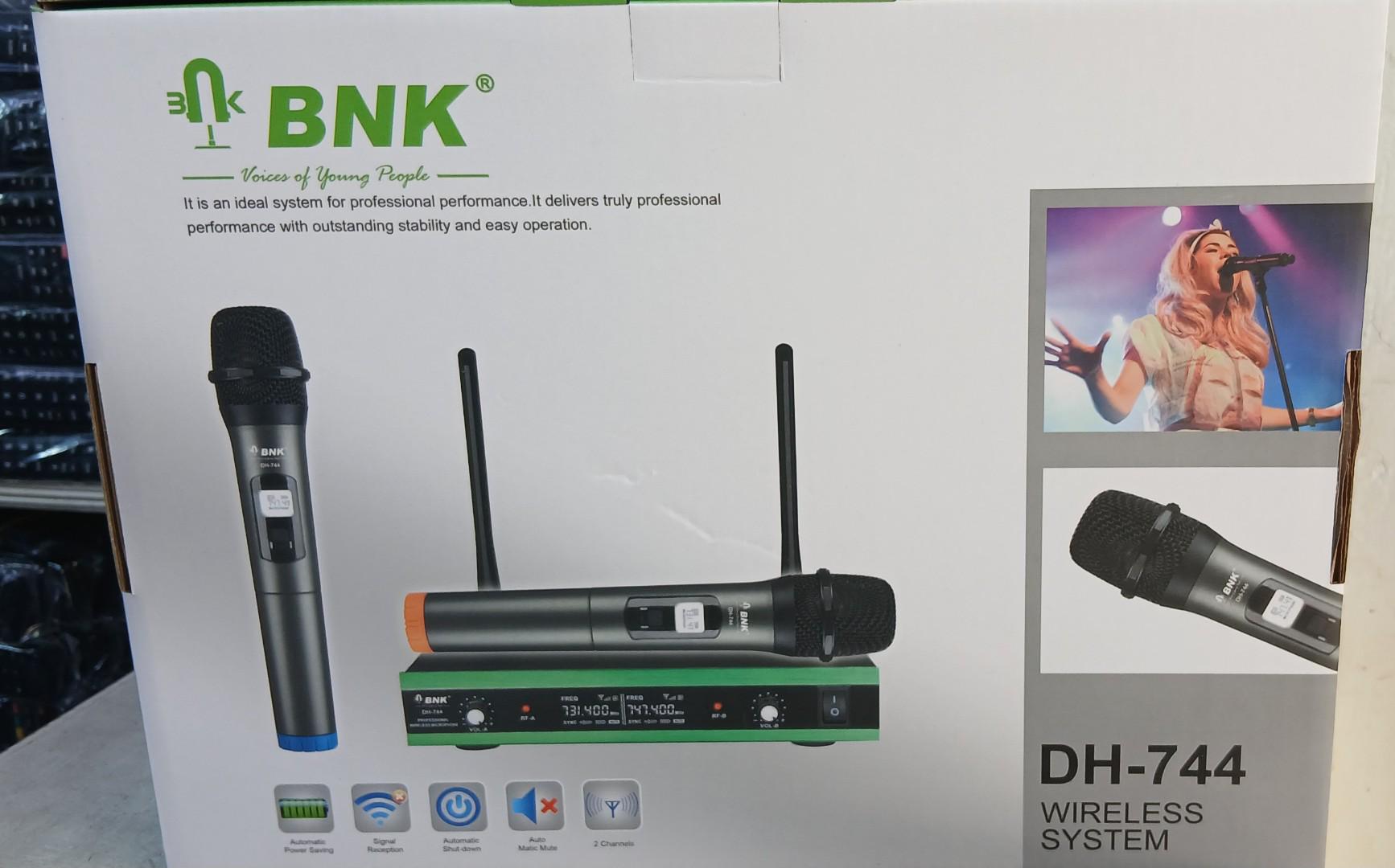 BNK DH-744 Wireless Microphone Professional Wireless Microphone.