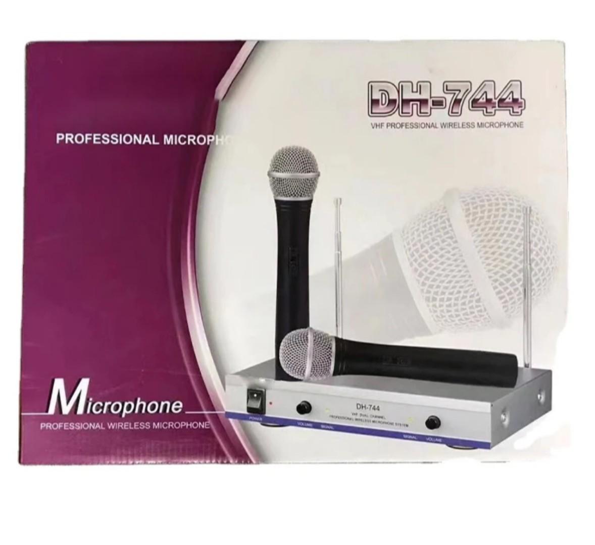 BNK DH-744 Wireless Microphone Professional Wireless Microphone.