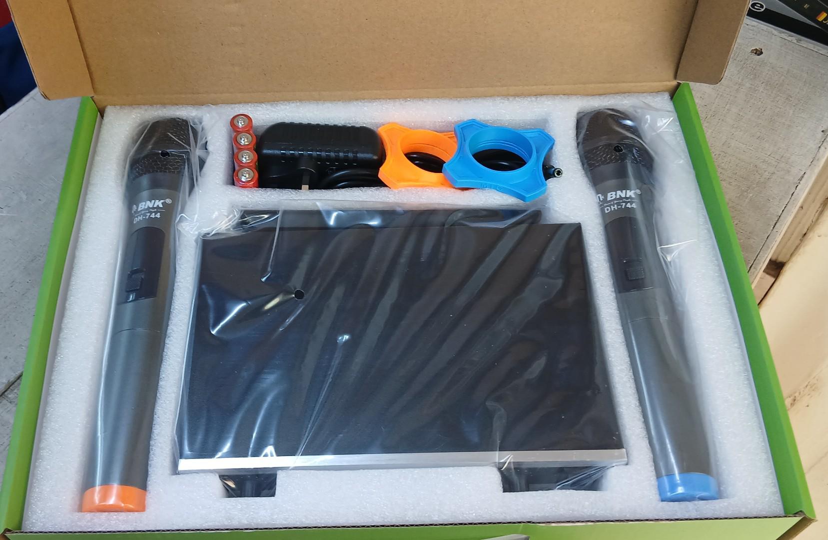 BNK DH-744 Wireless Microphone Professional Wireless Microphone.