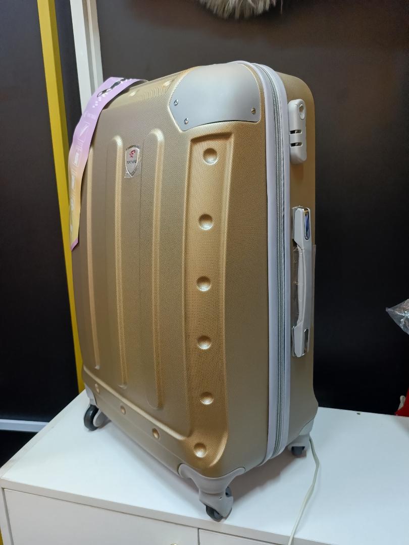 Medium golden travelling suitcase