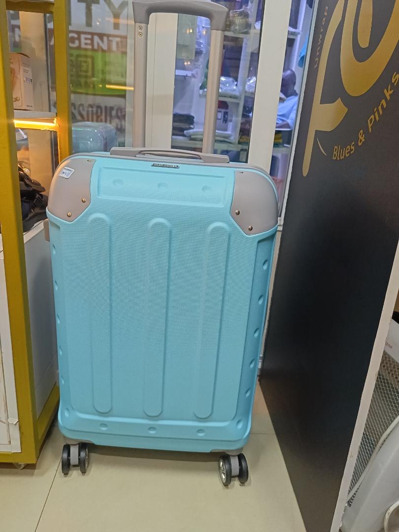 medium fibre suitcase, amazing for traveling