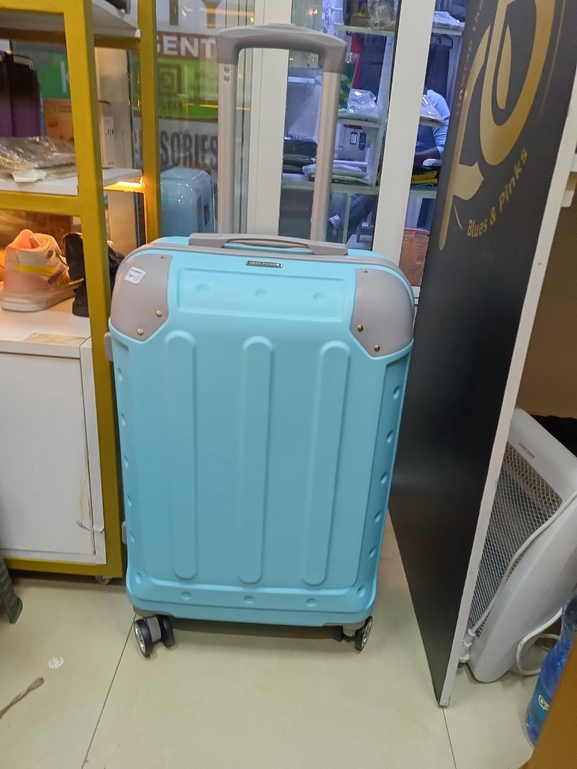 medium fibre suitcase, amazing for traveling