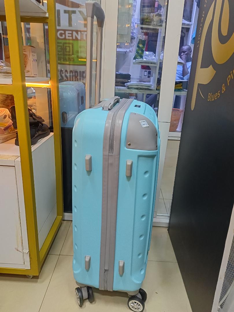 medium fibre suitcase, amazing for traveling
