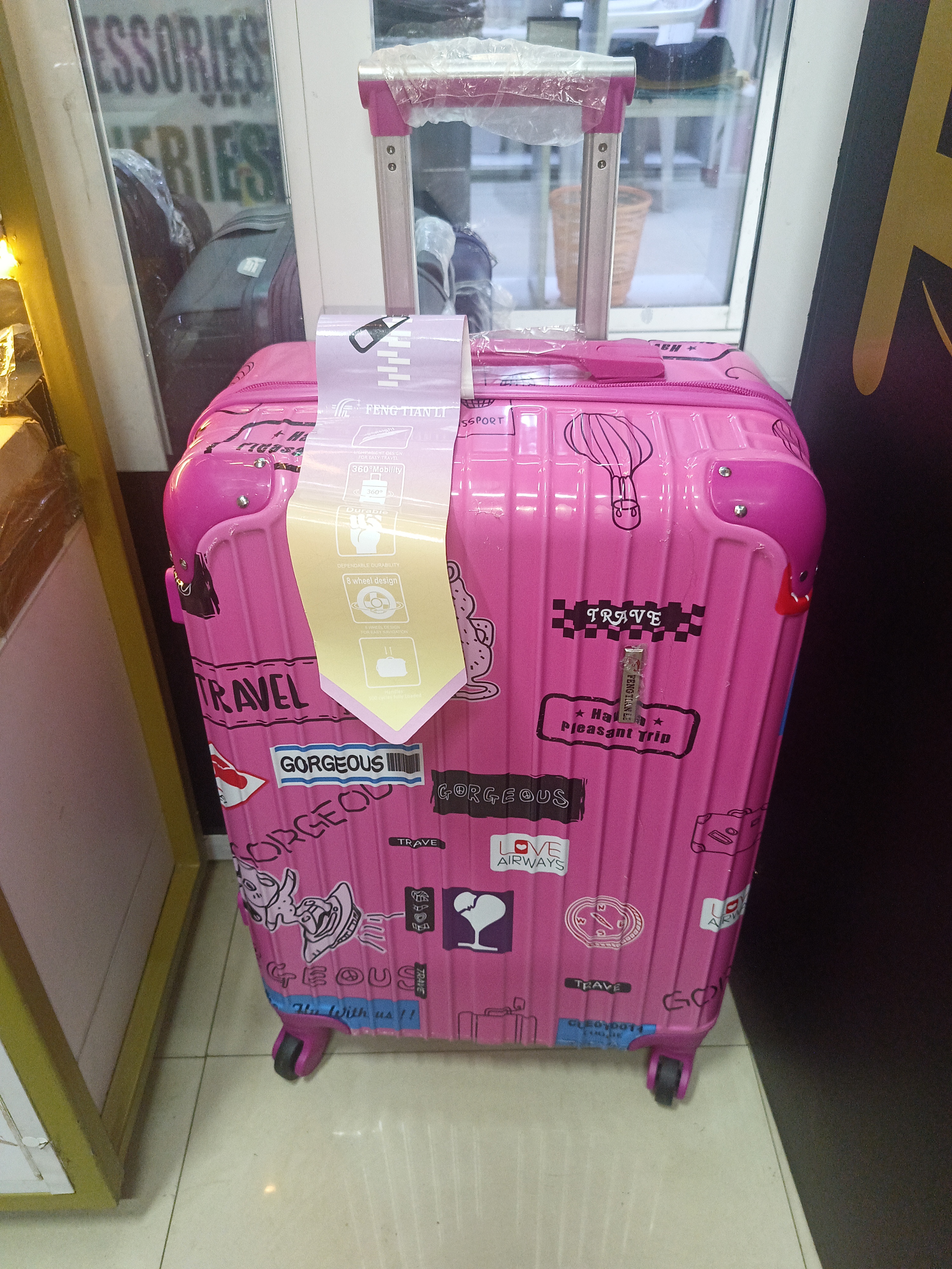 an executive large suitcase in ABS material and stylish handle