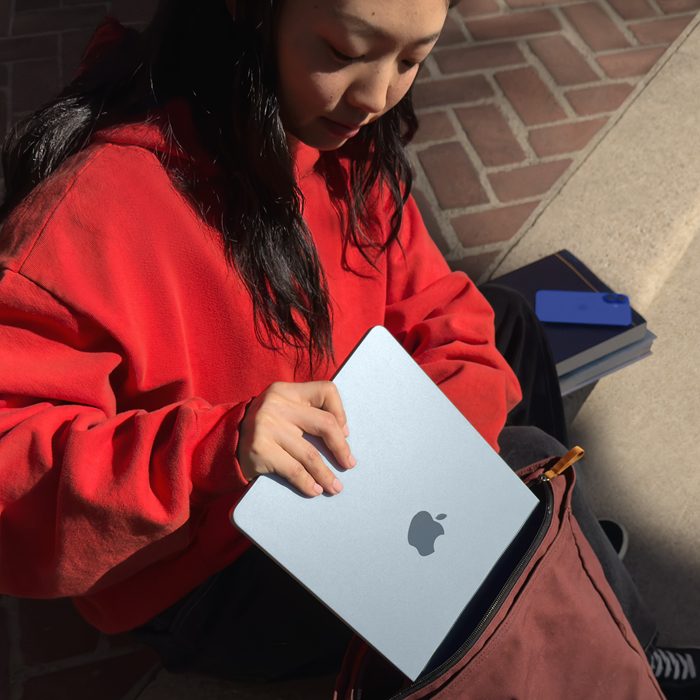 Apple MacBook Pro 13.6" Liquid Retina Display 8GB RAM 256GB SSD 720/1080p FaceTime HD camera MacBook Air Silver PlusFree 16GB FlashDisk