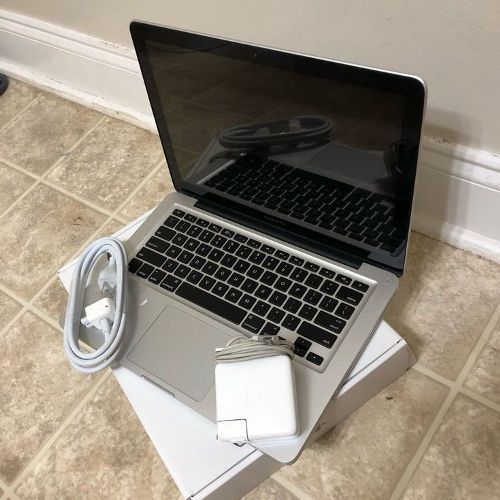 Apple MacBook Pro 13.6" Liquid Retina Display 8GB RAM 256GB SSD 720/1080p FaceTime HD camera MacBook Air Silver PlusFree 16GB FlashDisk