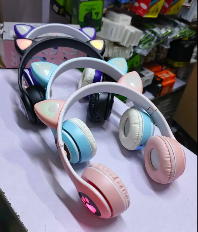 Headphones Flash Cute Cat Ears Wireless Game Headphones RGB LED Lighted Cat Ear headphones Noise-Canceling Over-Ear Headphones Foldable- Pink, Black, Purple, Light blue