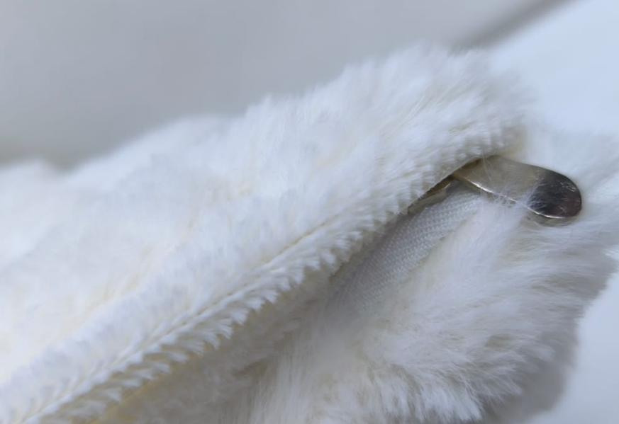 Living Room Cushion, White Faux Fur Cozy Soft Plaid Decorative Throw Pillow Covers 18x18 Inch Set of 2 Velvet Pillowcase Cushion