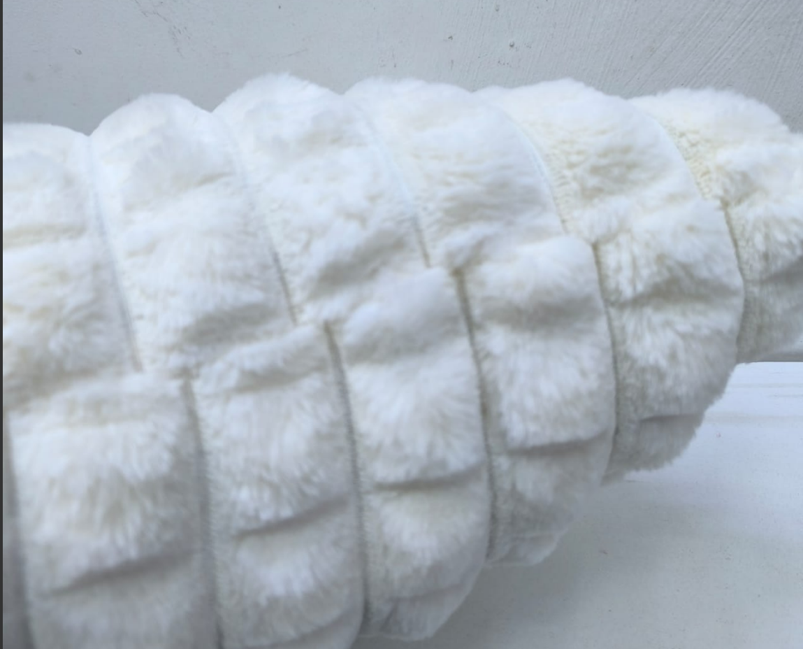 Living Room Cushion, White Faux Fur Cozy Soft Plaid Decorative Throw Pillow Covers 18x18 Inch Set of 2 Velvet Pillowcase Cushion