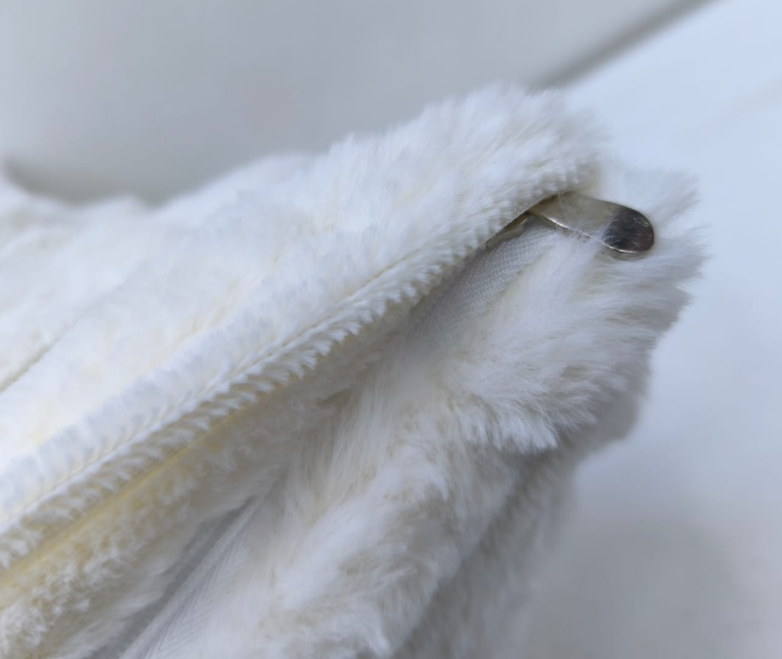 Living Room Cushion, White Faux Fur Cozy Soft Plaid Decorative Throw Pillow Covers 18x18 Inch Set of 2 Velvet Pillowcase Cushion