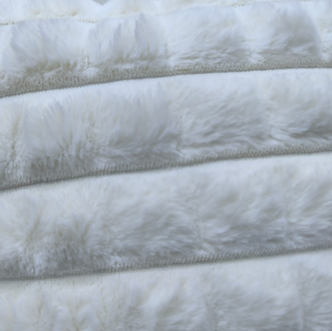 Living Room Cushion, White Faux Fur Cozy Soft Plaid Decorative Throw Pillow Covers 18x18 Inch Set of 2 Velvet Pillowcase Cushion