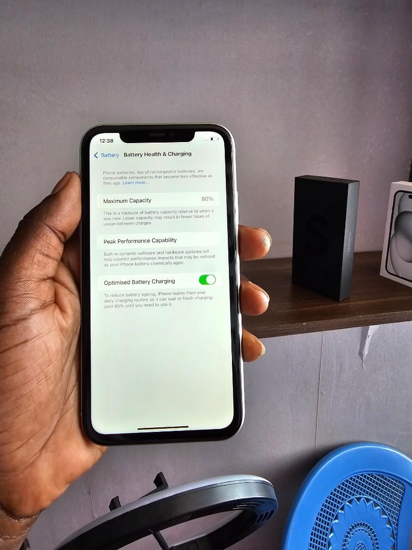 Ex uk Iphone 11 plain 128gb with face I'd in mint condition
