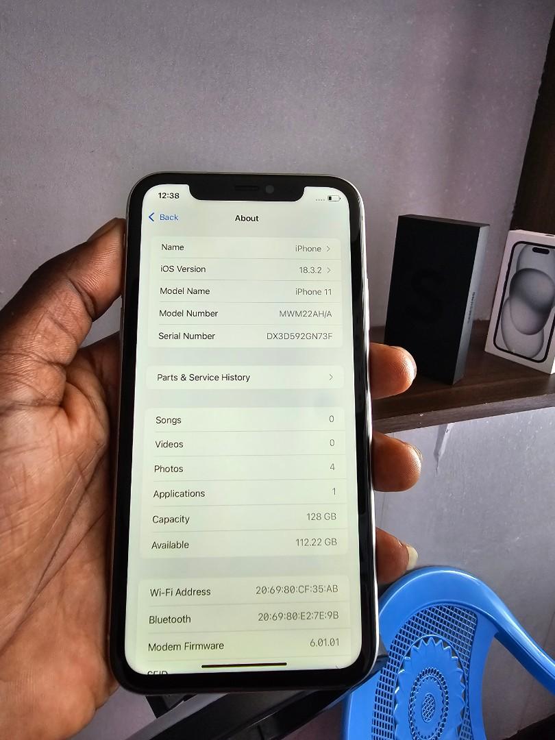 Ex uk Iphone 11 plain 128gb with face I'd in mint condition