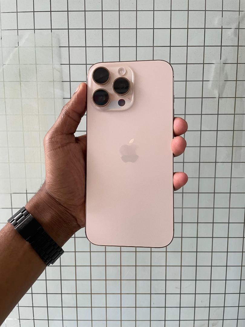EX UK IPHONE 16 PRO MAX WITH ALL ORIGINAL PARTS