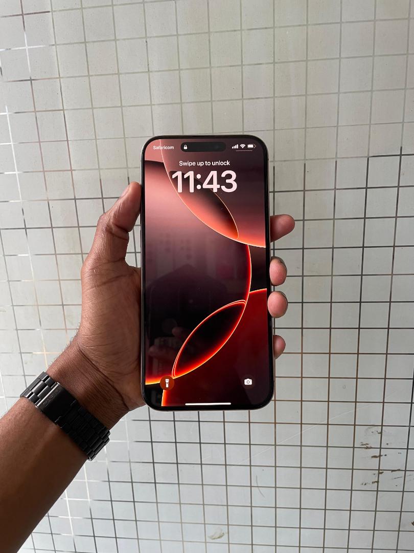 EX UK IPHONE 16 PRO MAX WITH ALL ORIGINAL PARTS