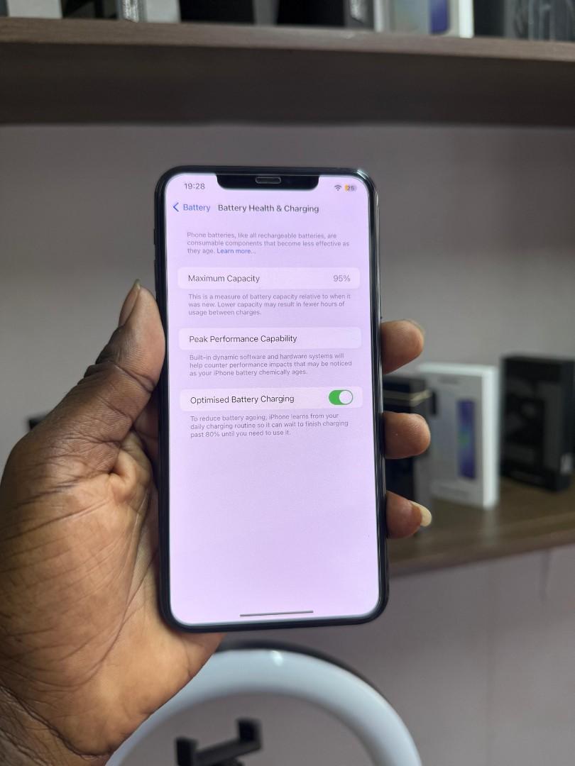 Apple iphone 11 pro max 256gb with face ID smartphone  4Lte flagship performance A13 Bionic chip