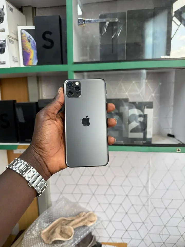 Apple iphone 11 pro max 256gb with face ID smartphone  4Lte flagship performance A13 Bionic chip