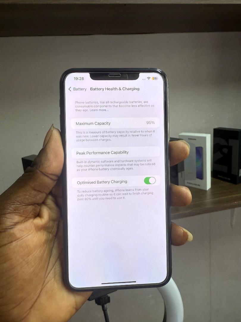 Apple iphone 11 pro max 256gb with face ID smartphone  4Lte flagship performance A13 Bionic chip