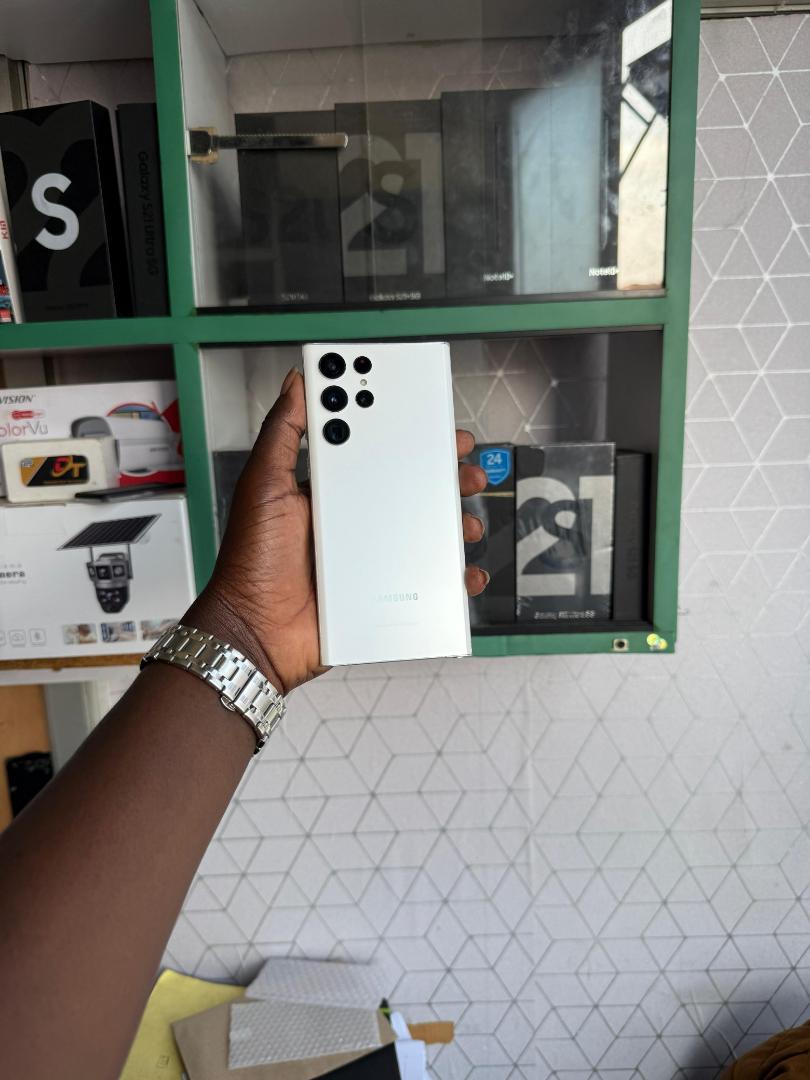 Ex UK Samsung S22 ultra 1tb 12gb ram White