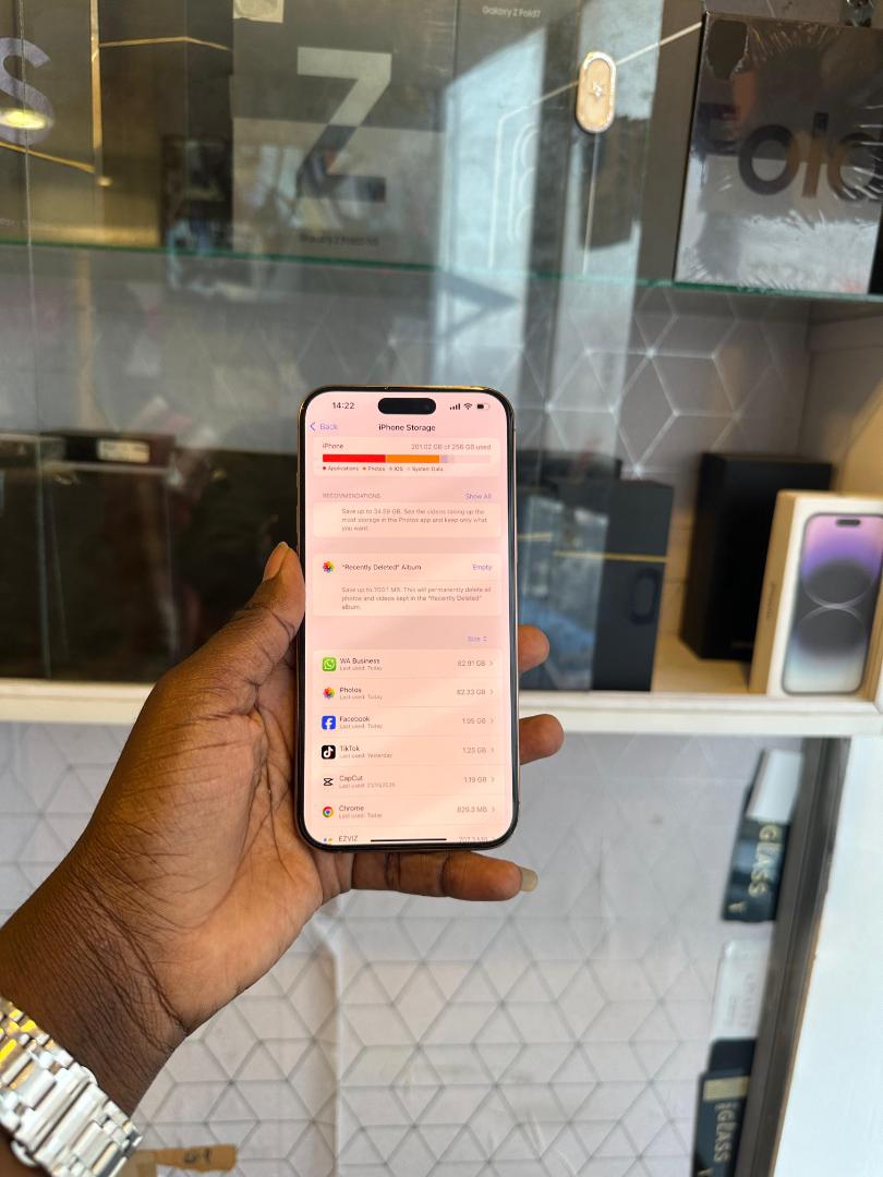 EX UK IPHONE 16 PRO MAX 256GB BOTH SIM CARD AND ESIM