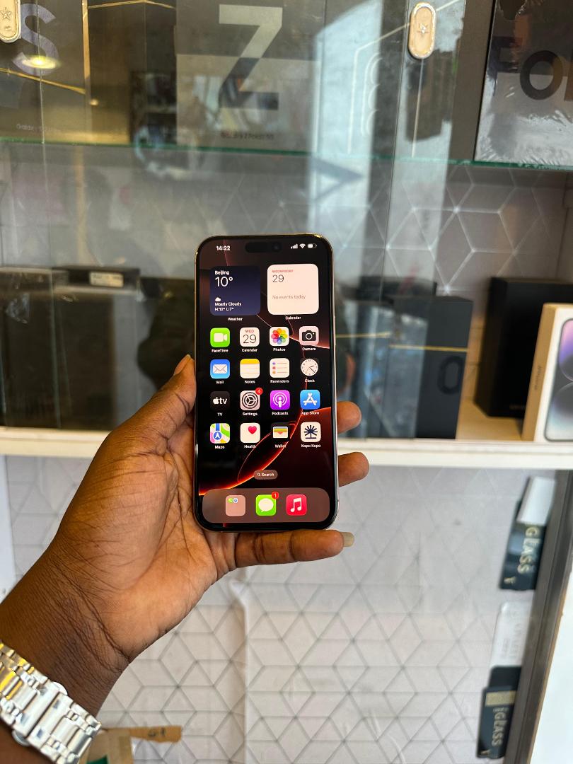 EX UK IPHONE 16 PRO MAX 256GB BOTH SIM CARD AND ESIM