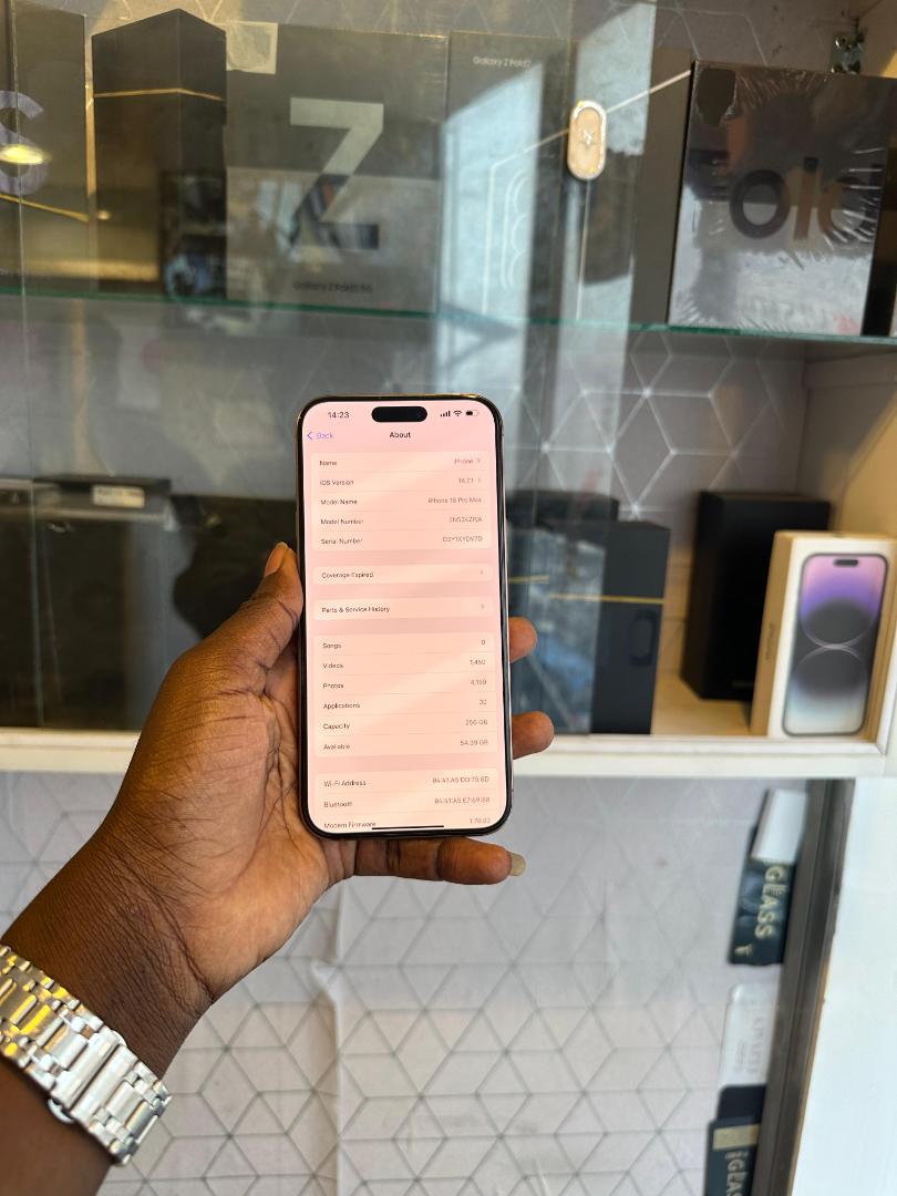 EX UK IPHONE 16 PRO MAX 256GB BOTH SIM CARD AND ESIM