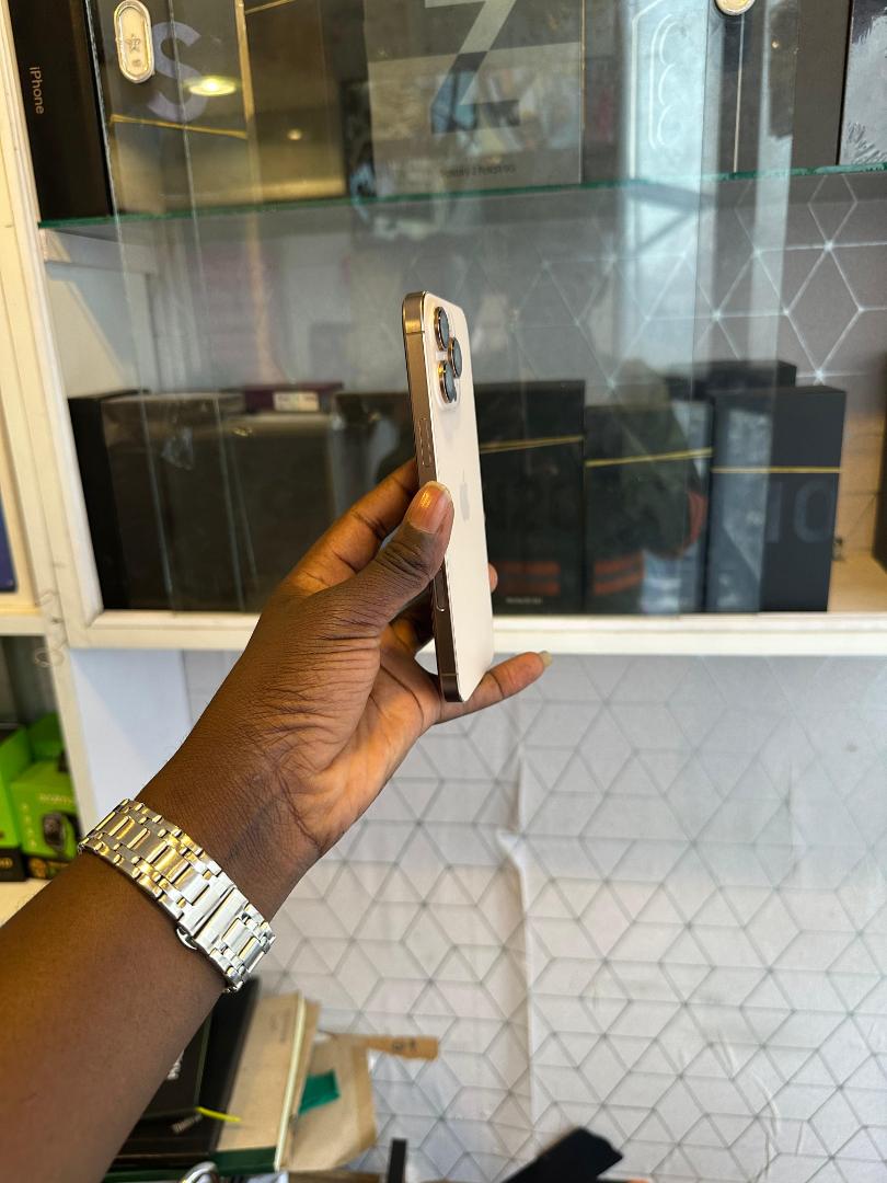 EX UK IPHONE 16 PRO MAX 256GB BOTH SIM CARD AND ESIM