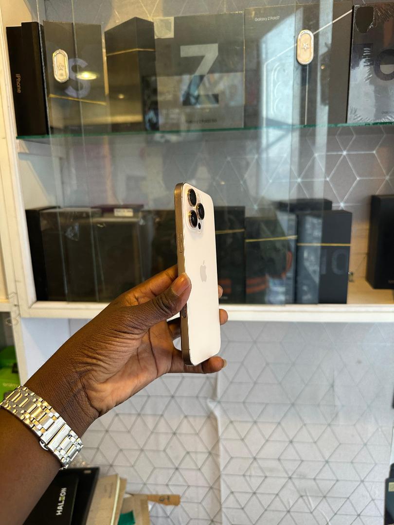 EX UK IPHONE 16 PRO MAX 256GB BOTH SIM CARD AND ESIM