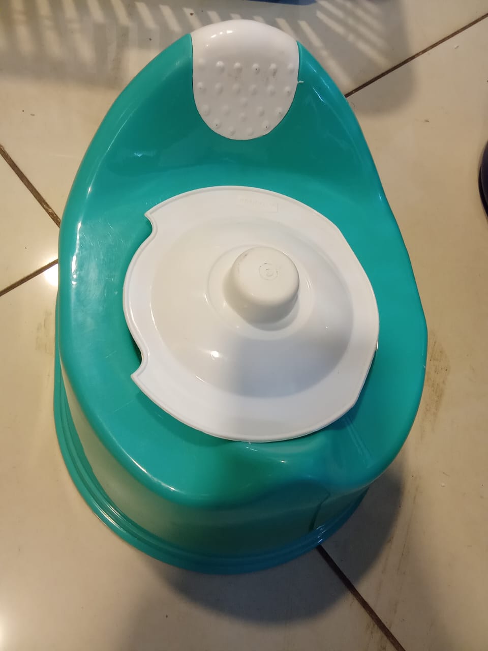 Baby Training potty seat With Closing Lid Safe Give Maximum Comfort to Your Baby While Sitting/Squatting Helps Build Self-Confidence  Learn Responsible Behavior Boost Independence Improves Hygiene