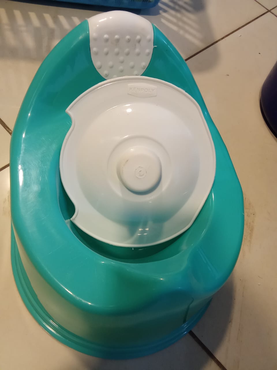 Baby Training potty seat With Closing Lid Safe Give Maximum Comfort to Your Baby While Sitting/Squatting Helps Build Self-Confidence  Learn Responsible Behavior Boost Independence Improves Hygiene