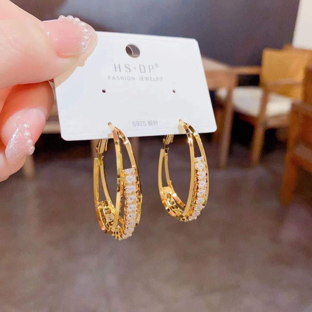 Light luxury high-grade metal hoop earrings for women 925 silver needle super flash crystal earrings