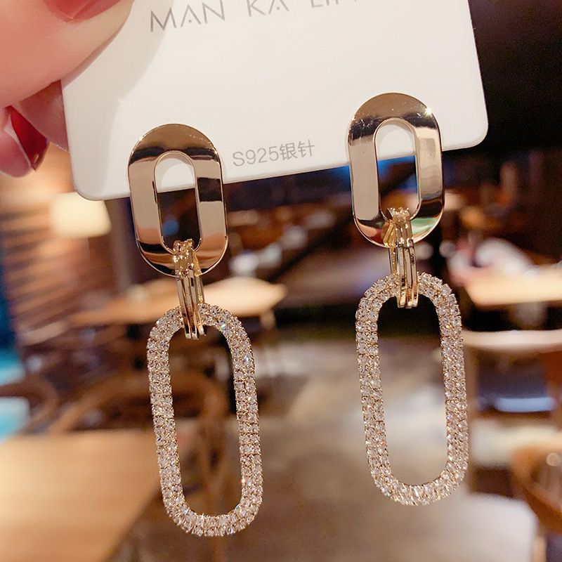 European and American personality fashion temperament super flash diamond earrings female temperament versatile silver needle round face slim earrings