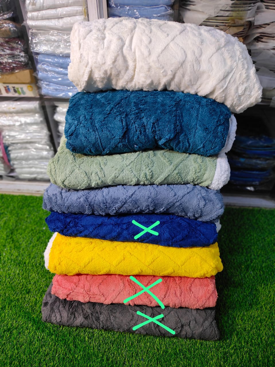 💫💫New ARRIVALS 💥💥Sherpa Fleece Blanket -6*6. Designed to be durable and long-lasting, with some featuring reinforced stitching and fade-resistant materials.