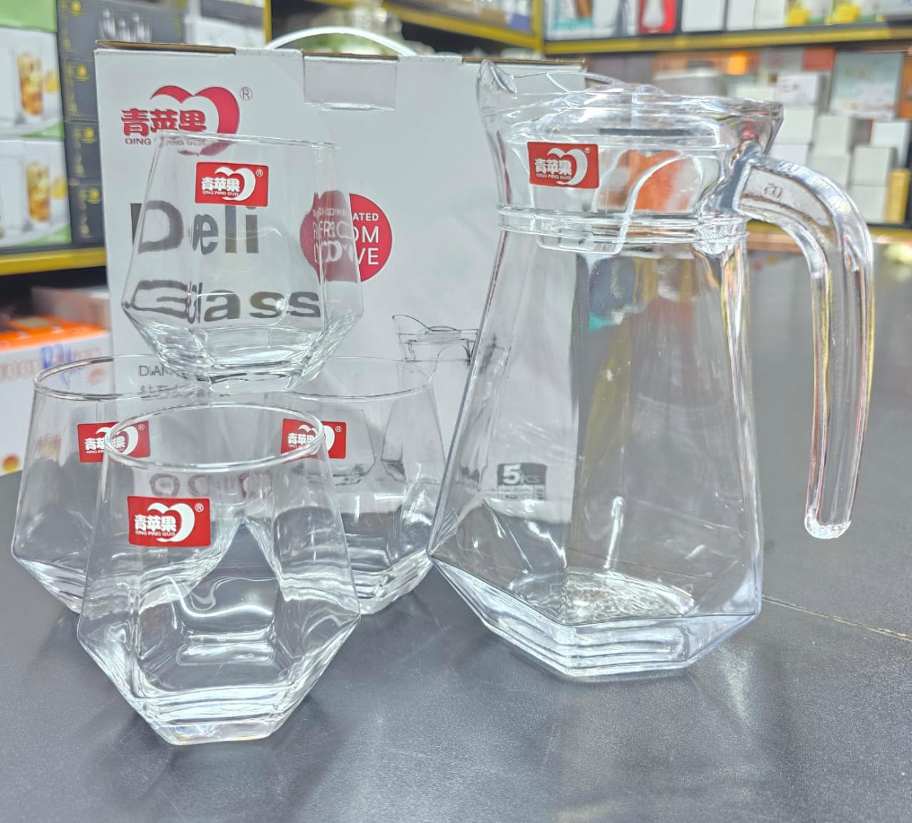 6pcs Quality Transparent Water/Juice Drinking Glasses and Free Glass Jar It is made of crystal material and is transparent. The package contains one piece of glass jug with lid and 6 glass set