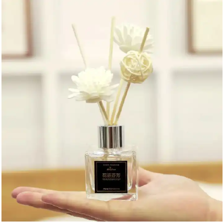 Aromatherapy reed diffuser with a 50ml capacity available in a white glass bottle. Comes in 5 different scents and perfect for use in the office, washroom, living room, bedroom, etc.