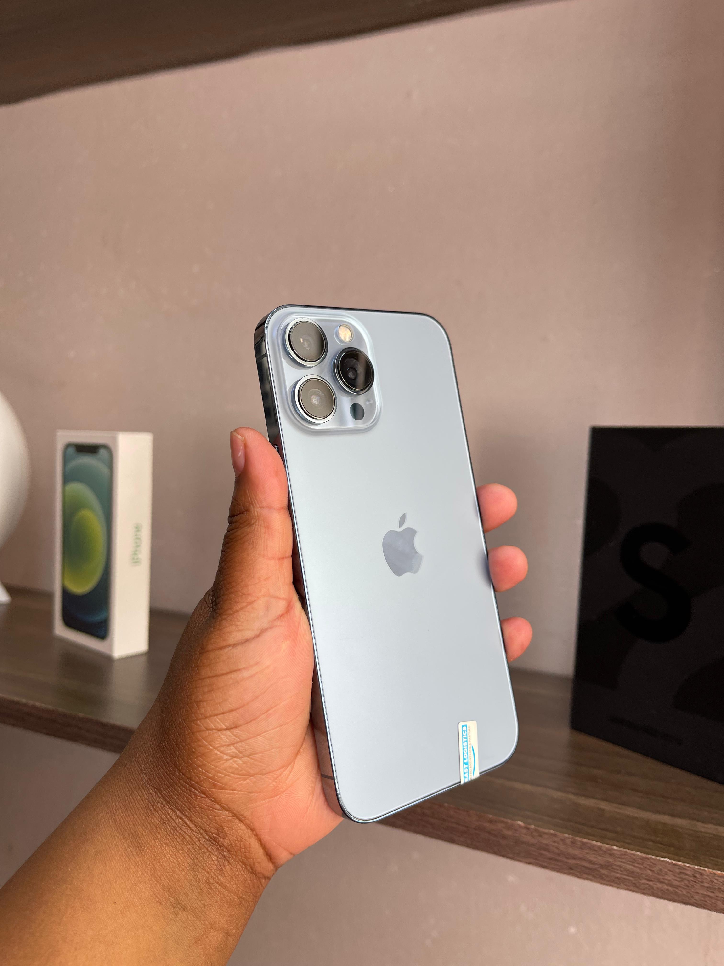 Refurbished Apple iPhone 13 Pro Max 256GB Original Smartphone – 6.7 Inch Super Retina XDR OLED Display with ProMotion 120Hz, Powerful A15 Bionic Chip, Triple 12MP Pro Camera System (Wide Ultra-Wide )