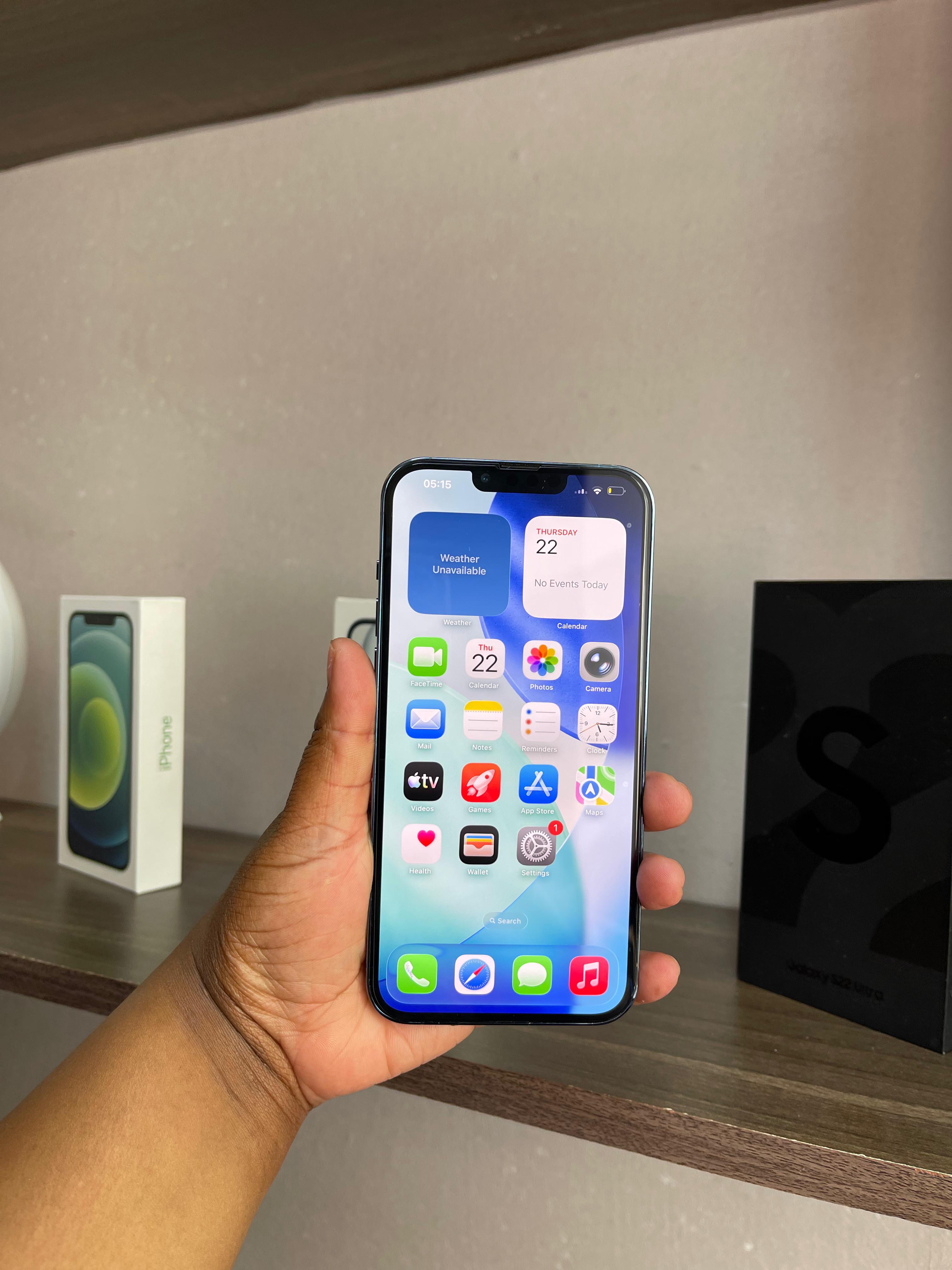 Refurbished Apple iPhone 13 Pro Max 256GB Original Smartphone – 6.7 Inch Super Retina XDR OLED Display with ProMotion 120Hz, Powerful A15 Bionic Chip, Triple 12MP Pro Camera System (Wide Ultra-Wide )