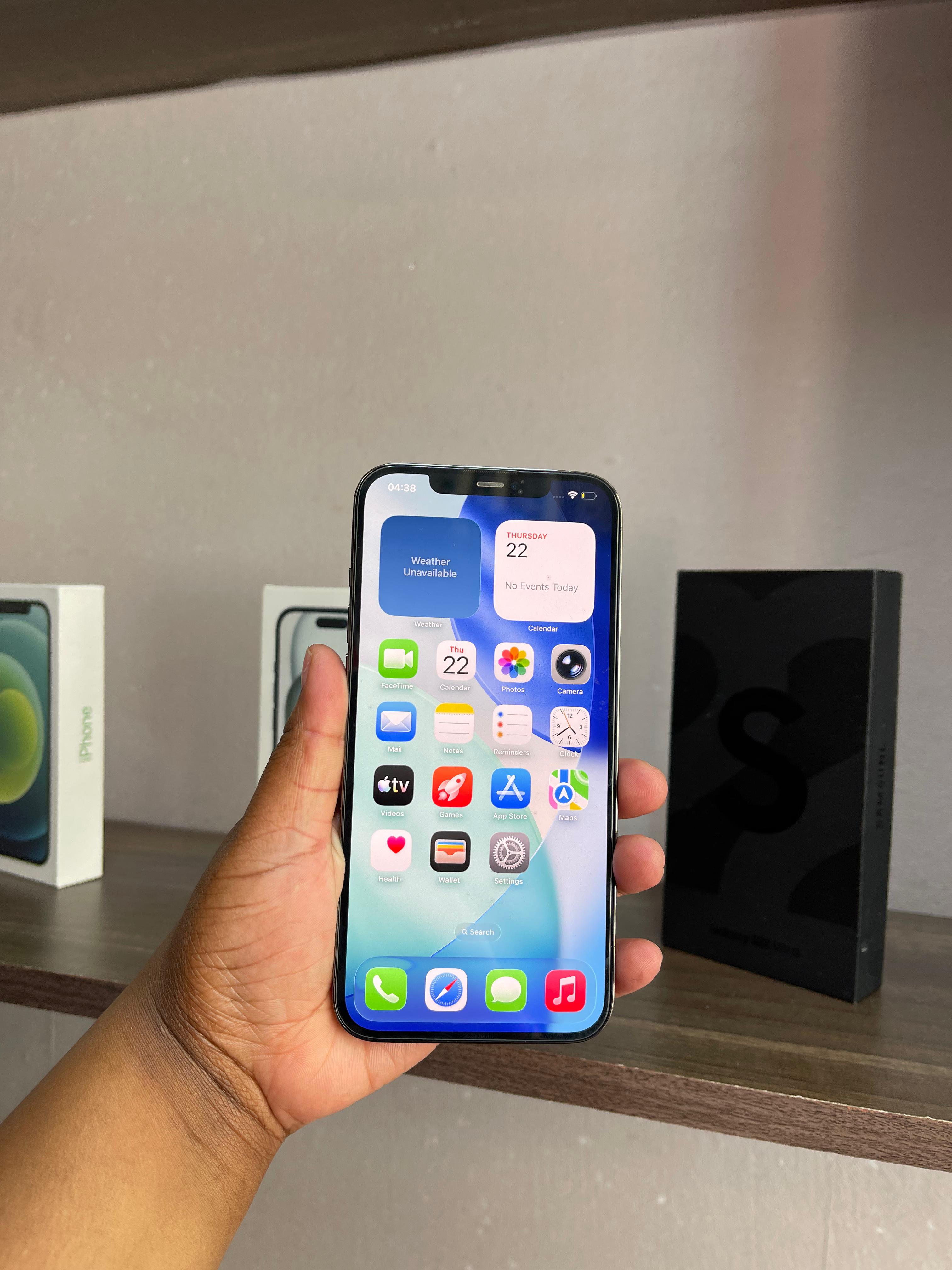 Refurbished Apple iPhone 13 Pro Max 256GB Original Smartphone – 6.7 Inch Super Retina XDR OLED Display with ProMotion 120Hz, Powerful A15 Bionic Chip, Triple 12MP Pro Camera System (Wide Ultra-Wide )