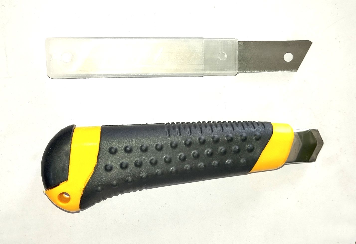 Utility Stripping Knife & 3 Free Breakable Blades