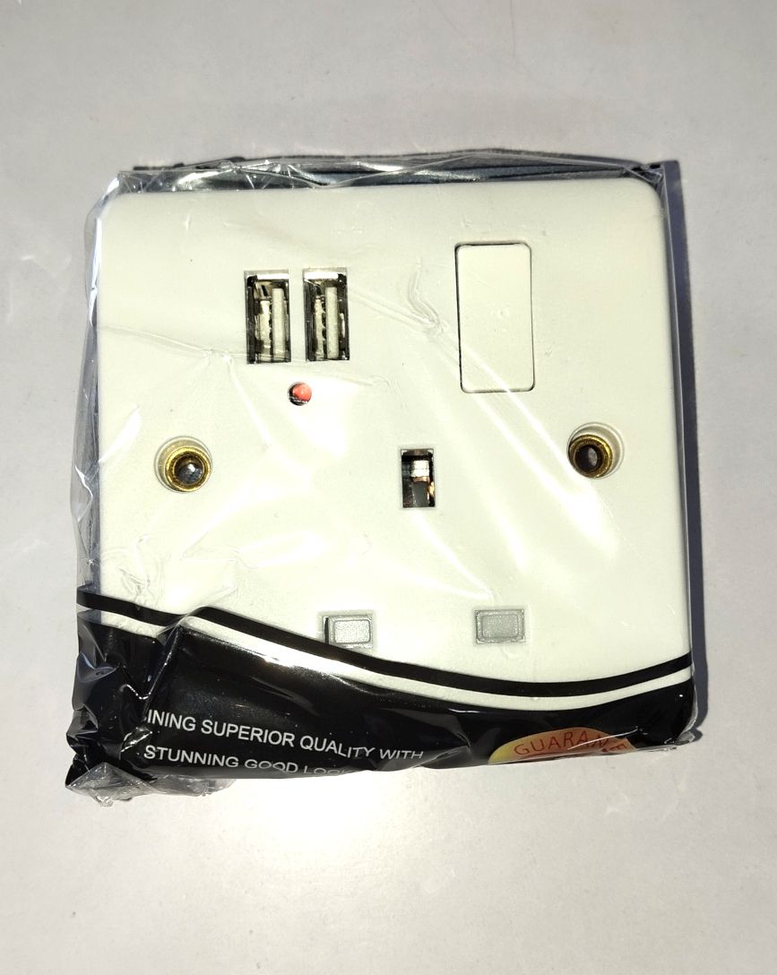 Switched Wall Socket with 2 USB Ports