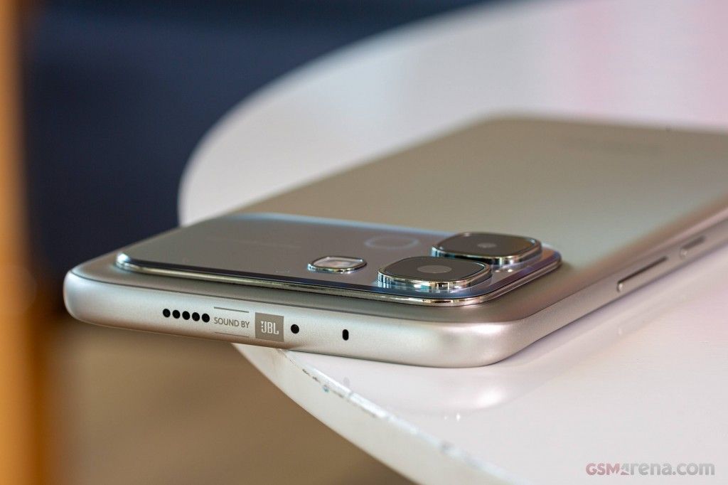 INFINIX NOTE EDGE 256GB ROM+8GB RAM 6.78" 120Hz AMOLED DISPLAY 6500mAh BATTERY 50MP +13MP SELFIE MediaTek Dimensity 7100 Android 16 SMARTPHONES -1 YEAR WARRANTY