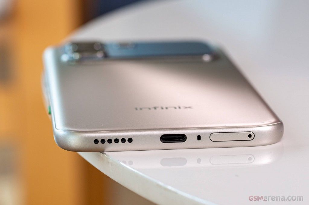 INFINIX NOTE EDGE 256GB ROM+8GB RAM 6.78" 120Hz AMOLED DISPLAY 6500mAh BATTERY 50MP +13MP SELFIE MediaTek Dimensity 7100 Android 16 SMARTPHONES -1 YEAR WARRANTY