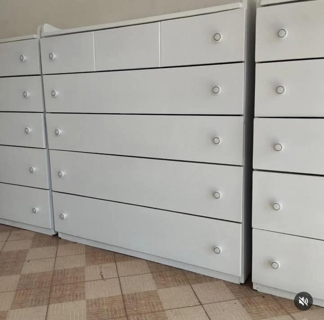 Dresser with 5 Drawers, White Chest of Drawers with Open Shelves, Modern 5 Drawer Chest with Knobs, 5 Drawer Dresser Cabinet for Bedroom Living Room,