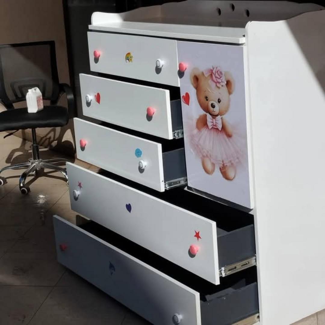 Dresser with 5 Drawers, White Chest of Drawers with Open Shelves, Modern 5 Drawer Chest with Knobs, 5 Drawer Dresser Cabinet for Bedroom Living Room