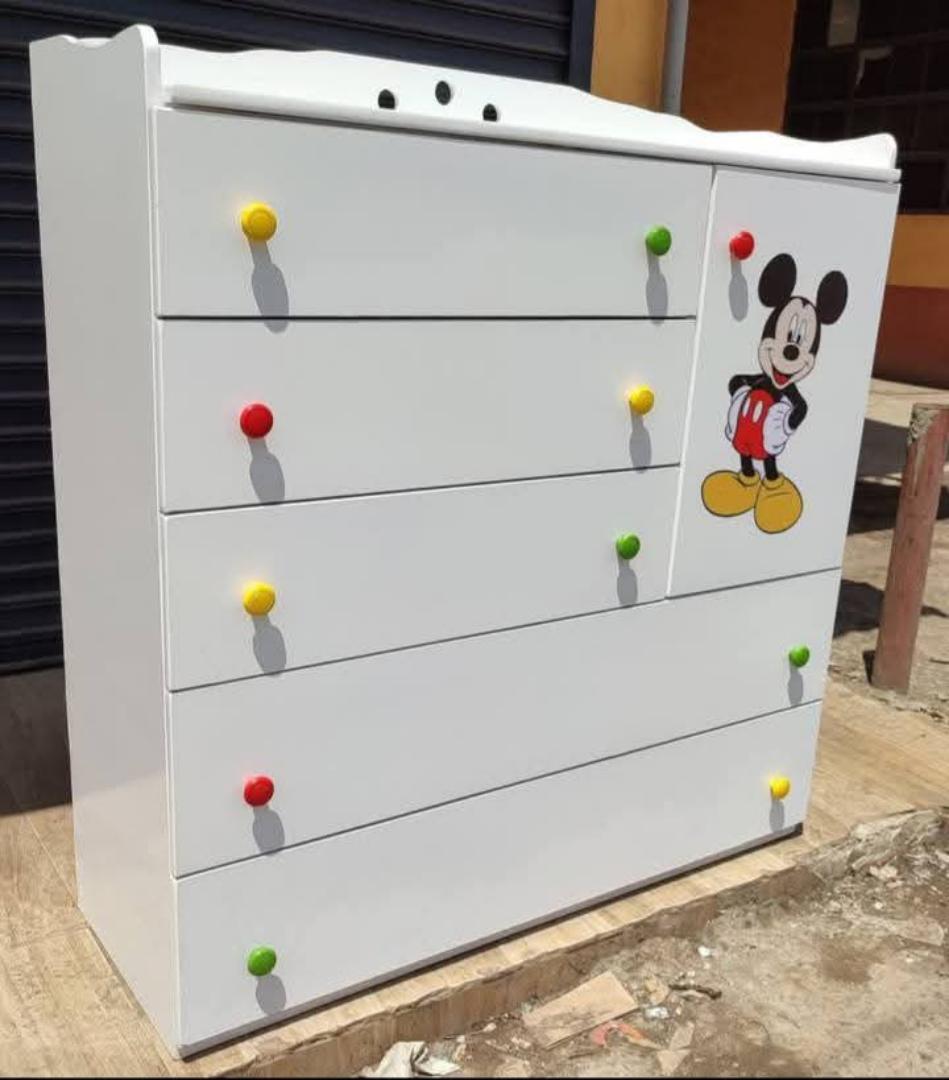 Dresser with 5 Drawers, White Chest of Drawers with Open Shelves, Modern 5 Drawer Chest with Knobs, 5 Drawer Dresser Cabinet for Bedroom Living Room