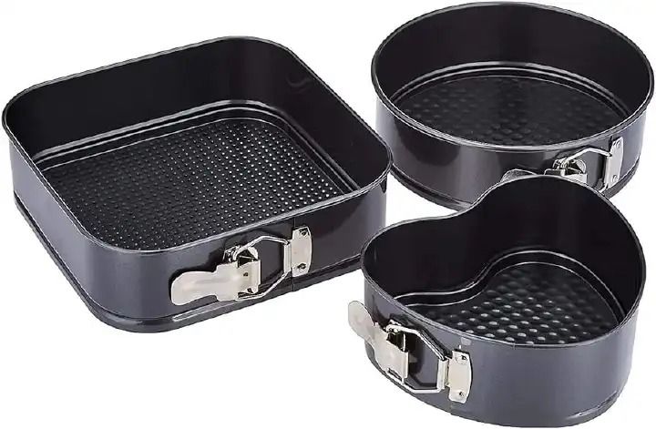 High quality nonstick mixed shape 3pcs cake mould/baking tins now available Consist of love,round &square shape Size 24cm/22cm/20cm