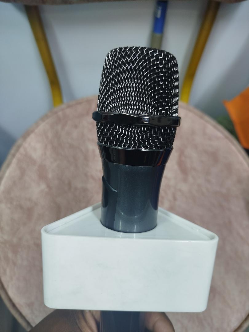 Triangular Microphone Flag