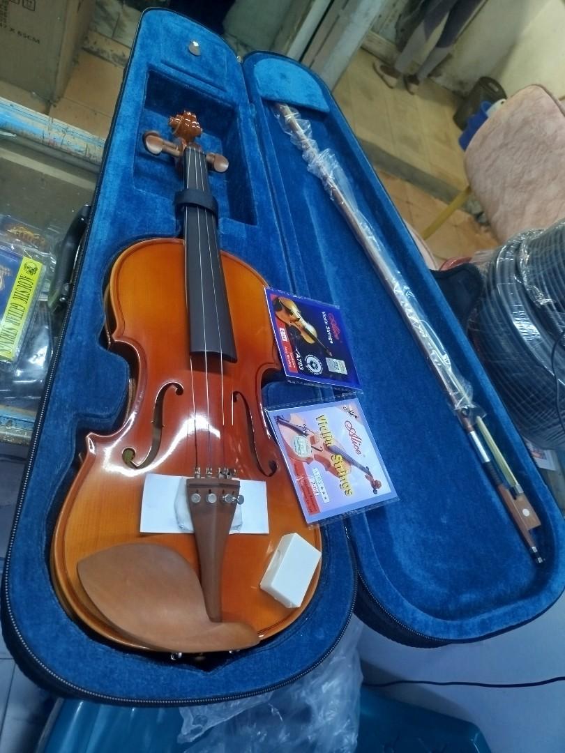 Marple Leaf 4/4 Violin plus extra violin strings